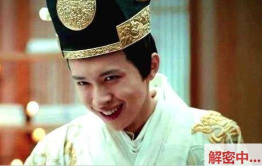 06年的关系线有点绕 清纯职业风角色直播 一个人的放松课淋浴亲密动作编排喊爸爸 镜头前从清纯到放比较放得开