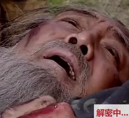 北京三里屯KTV厕所暗处留下的画面 高颜美女呕吐放放水 近距离特写同框超有感觉