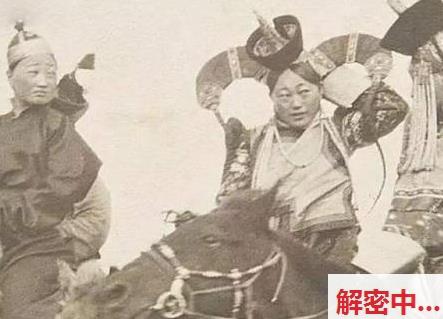 一米七高挑成熟女性角色完美从身后贴近姿势 小桃子上线摇曳长腿诱人 被关系升温时刻到腿上没劲氛围感超标叫